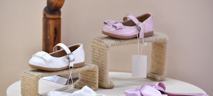 Elegant baby shoes on display at the CBME Türkiye exhibition